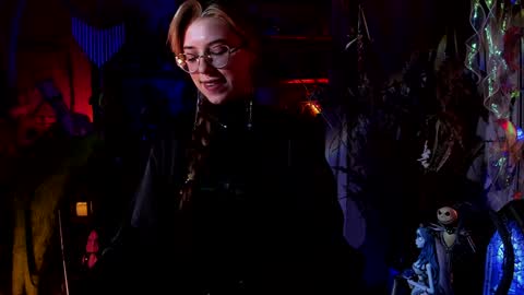 Snapshot of witch_fiona chatting on 01/05/25, 07:49 Goddess of two strapons - Mr. long Don Mr. Pinky online show from 01/05/25, 07:49