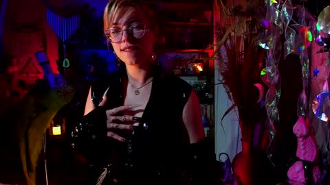 Snapshot of witch_fiona chatting on 01/16/25, 08:25 Goddess of two strapons - Mr. long Don Mr. Pinky online show from 01/16/25, 08:25