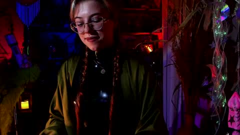 Snapshot of witch_fiona chatting on 01/22/25, 08:06 Goddess of two strapons - Mr. long Don Mr. Pinky online show from 01/22/25, 08:06