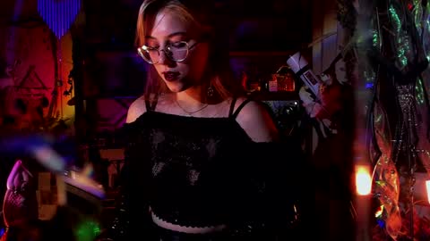 Snapshot of witch_fiona chatting on 01/30/25, 08:10 Goddess of two strapons - Mr. long Don Mr. Pinky online show from 01/30/25, 08:10