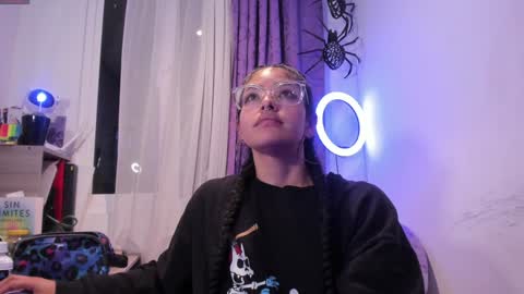 Snapshot of witchofhearts chatting on 12/22/24, 05:12 Luna Violeta A r t i s t online show from 12/22/24, 05:12