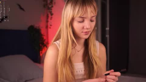 Snapshot of with_my_bae chatting on 11/05/25, 07:36 Hollis online show from 11/05/25, 07:36