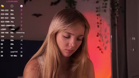 Snapshot of with_my_bae chatting on 11/19/25, 07:47 Hollis online show from 11/19/25, 07:47