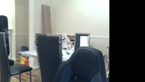 Snapshot of wobble444 chatting on 01/25/25, 01:21 wobble444 online show from 01/25/25, 01:21