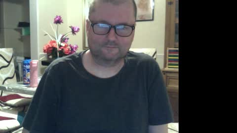 Snapshot of wobble444 chatting on 10/12/25, 12:31 wobble444 online show from 10/12/25, 12:31