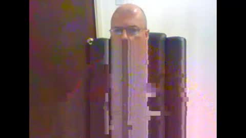 Snapshot of wobble444 chatting on 11/17/25, 01:50 wobble444 online show from 11/17/25, 01:50