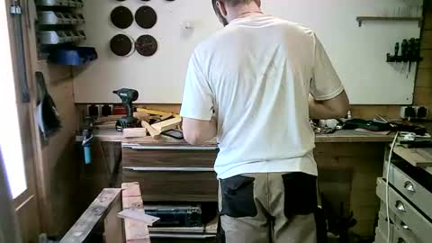 Snapshot of wolf021221 chatting on 09/15/25, 11:21 wolf021221 online show from 09/15/25, 11:21