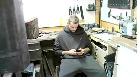 Snapshot of wolf021221 chatting on 11/02/25, 02:41 wolf021221 online show from 11/02/25, 02:41