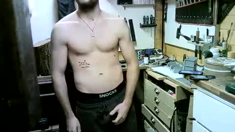 Snapshot of wolf021221 chatting on 11/16/25, 04:56 wolf021221 online show from 11/16/25, 04:56