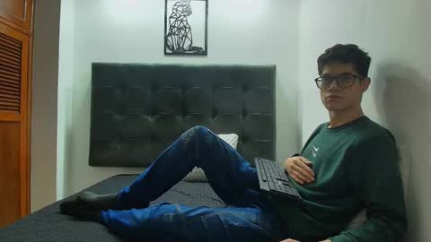  W O L F  online show from 02/03/25, 11:20