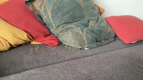 Snapshot of wolfdeep chatting on 02/12/25, 02:32 Sweetdog online show from 02/12/25, 02:32