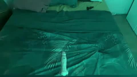 Snapshot of wolfdeep chatting on 09/16/25, 03:29 Sweetdog online show from 09/16/25, 03:29