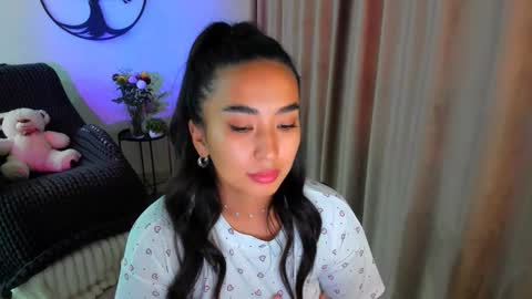 Snapshot of worldofkim chatting on 10/30/25, 11:44 dudetta Kim online show from 10/30/25, 11:44