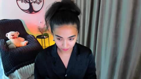 Snapshot of worldofkim chatting on 11/20/25, 01:33 dudetta Kim online show from 11/20/25, 01:33