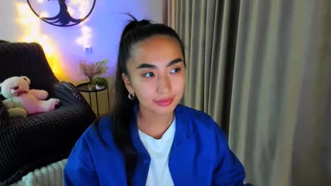 Snapshot of worldofkim chatting on 11/27/25, 01:46 dudetta Kim online show from 11/27/25, 01:46