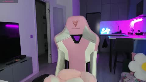 Emi online show from 10/31/25, 04:08