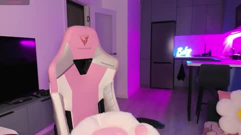 Emi online show from 11/05/25, 05:13