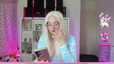 Snapshot of wrenvalentine chatting on 09/25/25, 11:52 Wren Valentine online show from 09/25/25, 11:52