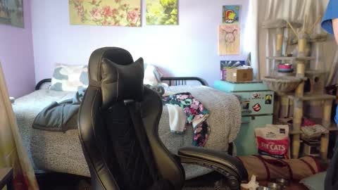 Wyatt online show from 10/21/25, 06:08