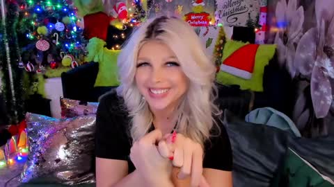 Snapshot of xalexax chatting on 12/22/24, 02:49 sooo hey im Sperm Mystik from Fuckistan i want you full my all holes bcs i have penis fever online show from 12/22/24, 02:49