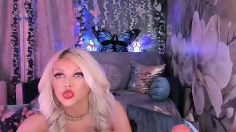 Snapshot of xalexax chatting on 02/11/25, 11:44 sooo hey im Sperm Mystik from Fuckistan i want you full my all holes bcs i have penis fever online show from 02/11/25, 11:44