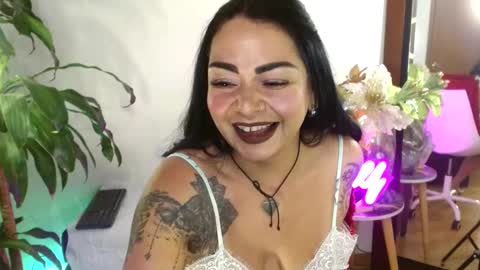 Snapshot of xamara1124 chatting on 02/23/25, 10:31 XAMARA1124 online show from 02/23/25, 10:31