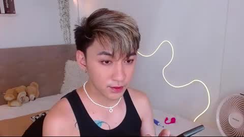 Snapshot of xasianprince4youx chatting on 09/25/25, 06:50 khris online show from 09/25/25, 06:50