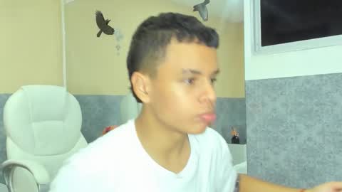 Snapshot of xavier_fox__ chatting on 10/15/25, 12:49 xavier fox online show from 10/15/25, 12:49