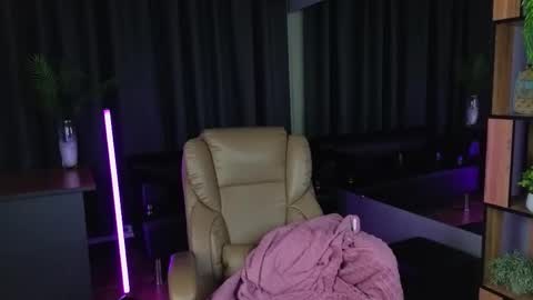 Snapshot of xexotic_babyx chatting on 11/11/25, 08:31 Ann online show from 11/11/25, 08:31