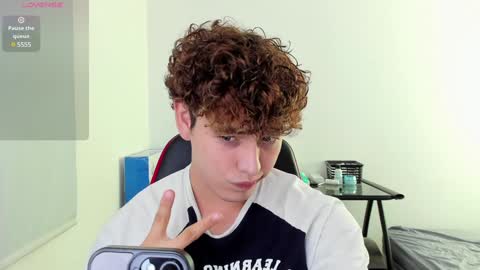 Snapshot of xhans17 chatting on 12/14/24, 04:23 xhan online show from 12/14/24, 04:23