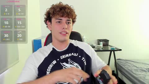 Snapshot of xhans17 chatting on 12/14/24, 01:38 xhan online show from 12/14/24, 01:38