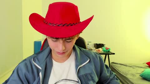 Snapshot of xhans17 chatting on 12/20/24, 09:00 xhan online show from 12/20/24, 09:00