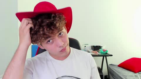 Snapshot of xhans17 chatting on 12/20/24, 03:10 xhan online show from 12/20/24, 03:10