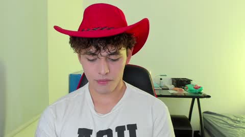 Snapshot of xhans17 chatting on 12/21/24, 09:55 xhan online show from 12/21/24, 09:55