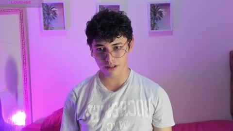 Snapshot of xhans17 chatting on 11/15/25, 04:21 xhan online show from 11/15/25, 04:21