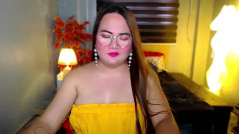 xhotlaurax online show from 12/01/25, 05:01
