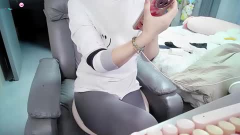 Snapshot of xiaoyu_cn chatting on 10/15/25, 11:21 xiaoyu online show from 10/15/25, 11:21