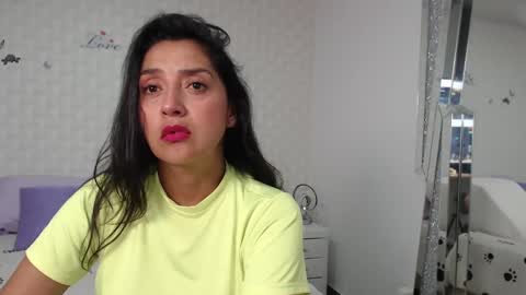 Snapshot of ximenaa_suarez chatting on 02/19/25, 04:23 ximena suarez online show from 02/19/25, 04:23
