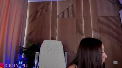 Snapshot of xjelly_piee chatting on 09/15/25, 12:16 Charisma online show from 09/15/25, 12:16