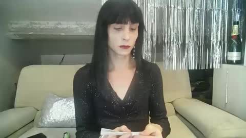 Snapshot of xlecram chatting on 01/11/25, 01:01 Wendy online show from 01/11/25, 01:01