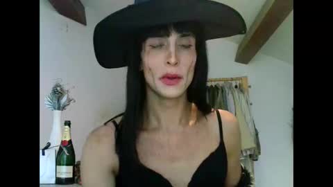 Snapshot of xlecram chatting on 10/24/25, 01:51 Wendy online show from 10/24/25, 01:51