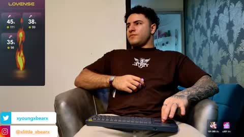 Snapshot of xlittle_xbearx chatting on 02/19/25, 09:14 Kev online show from 02/19/25, 09:14