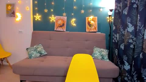 Snapshot of xloe_queen chatting on 12/21/24, 11:55 Chloe online show from 12/21/24, 11:55