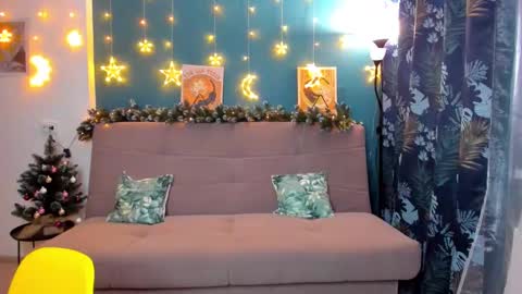 Snapshot of xloe_queen chatting on 12/26/24, 03:31 Chloe online show from 12/26/24, 03:31