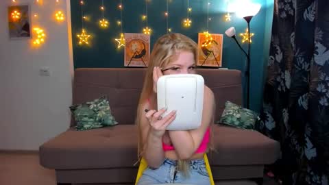 Snapshot of xloe_queen chatting on 01/13/25, 08:05 Chloe online show from 01/13/25, 08:05