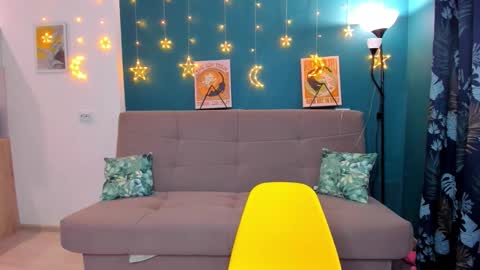 Snapshot of xloe_queen chatting on 01/18/25, 08:20 Chloe online show from 01/18/25, 08:20