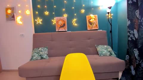 Snapshot of xloe_queen chatting on 01/25/25, 11:13 Chloe online show from 01/25/25, 11:13