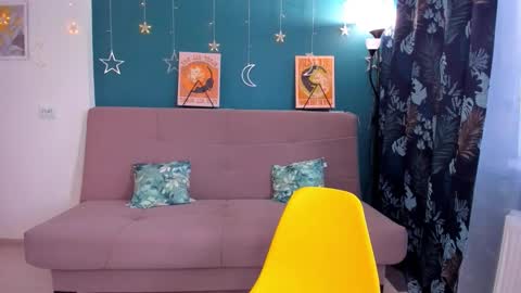 Snapshot of xloe_queen chatting on 02/09/25, 12:19 Chloe online show from 02/09/25, 12:19