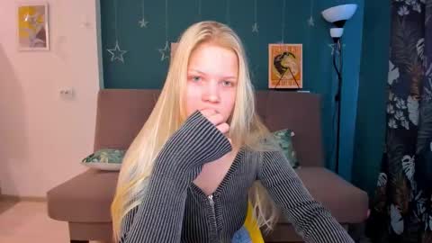 Snapshot of xloe_queen chatting on 02/10/25, 09:25 Chloe online show from 02/10/25, 09:25