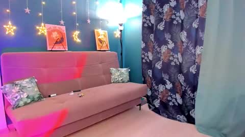 Snapshot of xloe_queen chatting on 02/10/25, 12:29 Chloe online show from 02/10/25, 12:29